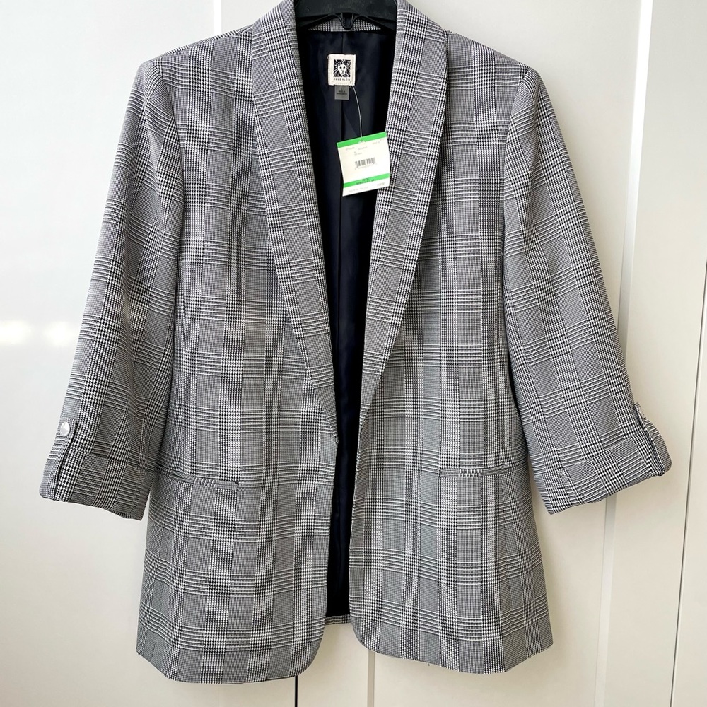 Black/white roll tab sleeve blazer